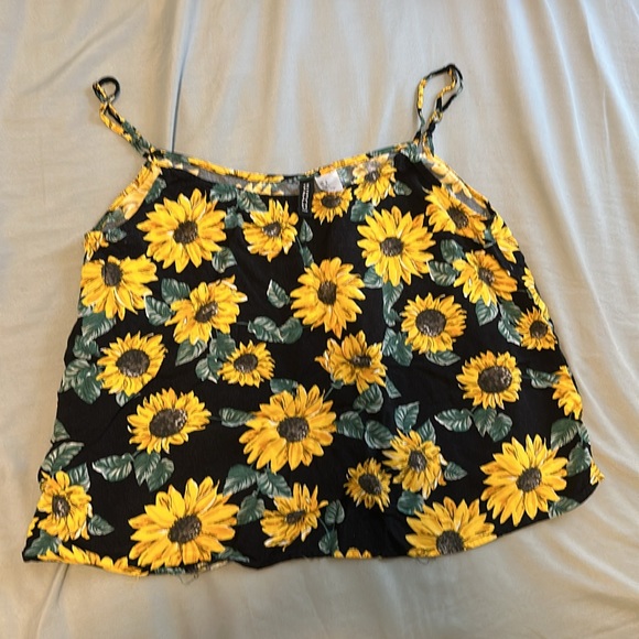 Sunflower crop tank top - Picture 2 of 4